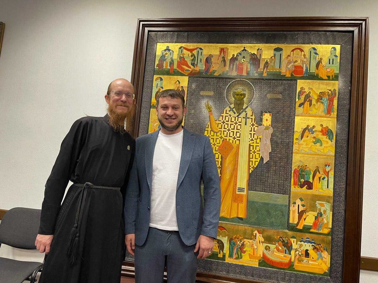 Пермский депутат собирается создать безалкогольную деревню Экс глава села Ашап спикер думы Ординского округа Иван Лиханов намерен реализовать у себя на родине проект Трезвое село Речь идет про полный запрет алкоголя в населенном пункте По словам Лиханова сейчас представители власти совместно с минздравом обсуждают детали Мои главные переживания связаны с тем что если я приду и скажу так мужики мы тут в селе Ашап пить бросаем и все алкогольные магазины закрываем то меня скорее всего поколотят Необходимо подойти к этому через призму православия То есть запустить какую то информационную кампанию чтобы дров не наломать Но мы однозначно войдем в этот проект заявил Лиханов который признался что периодически алкоголь употребляет Планируется что в эксперименте примут участие села Бардымского Красновишерского Кунгурского Ординского Чердынского и Соликамского округов Главный политический канал Урала Мы в МАХ