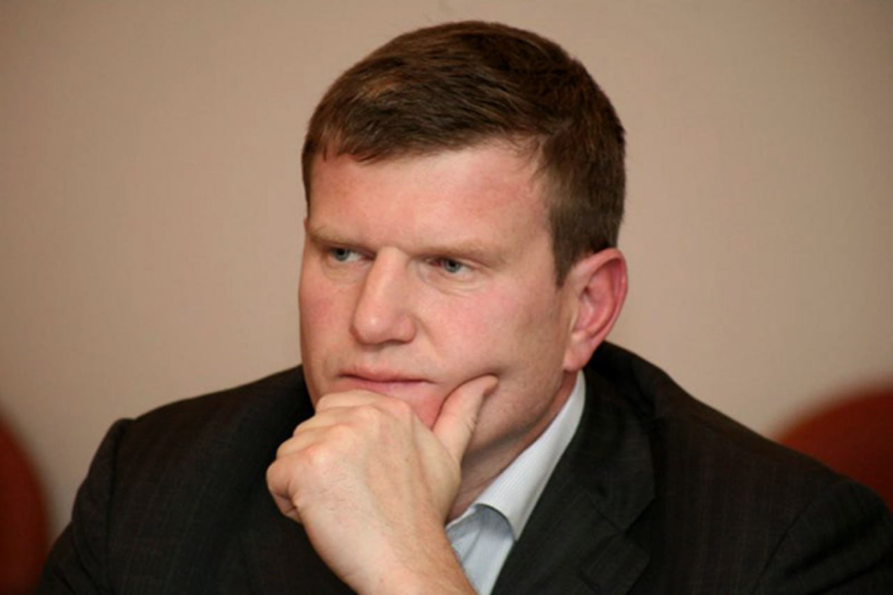 Депутат Госдумы от Волгоградской области Олег Савченко решил досрочно сложить полномочия, следует из проекта постановления нижней палаты. Решение поддержано комиссией Госдумы по вопросам контроля за достоверностью сведений о доходах и мандатным вопросам. Отмечается, что депутат написал заявление о сложении полномочий в связи с переходом на другую работу. Савченко – депутат Госдумы IV, V, VI и VIII созывов. В нынешний созыв Савченко избран по Волжскому одномандатному округу. Он является заместителем комитета Госдумы по финансовому рынку. Партия «Единая Россия» Подпишитесь на «Ведомости»