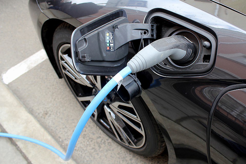 В Узбекистане оборудование для зарядки электромобилей освободили от таможенных пошлин   repost uz na dva goda vpered Подписывайтесь на Repost