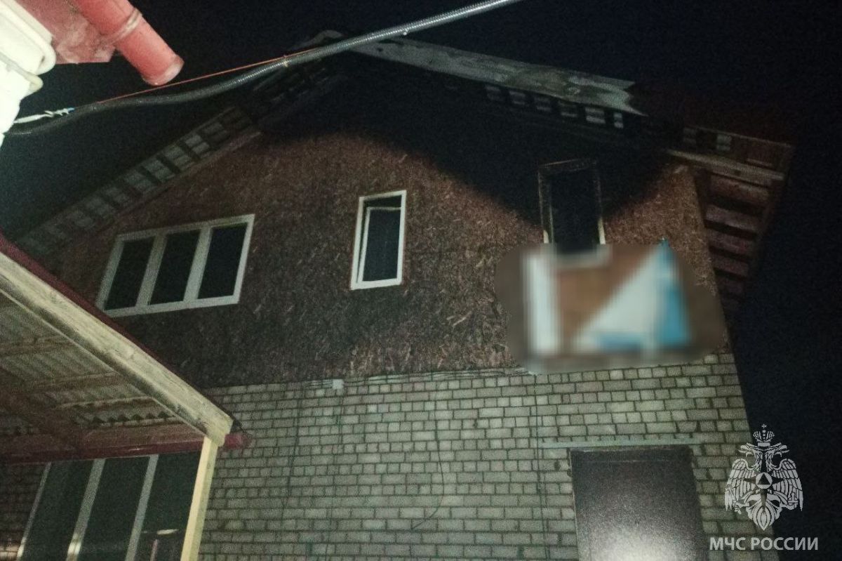 В Иванове молния заставила вспыхнуть частный дом Вчера, 8 июля, в Иванове на улице Каравайковой частный дом загорелся из-за удара молнии. ↗ Прислать новость Подписаться