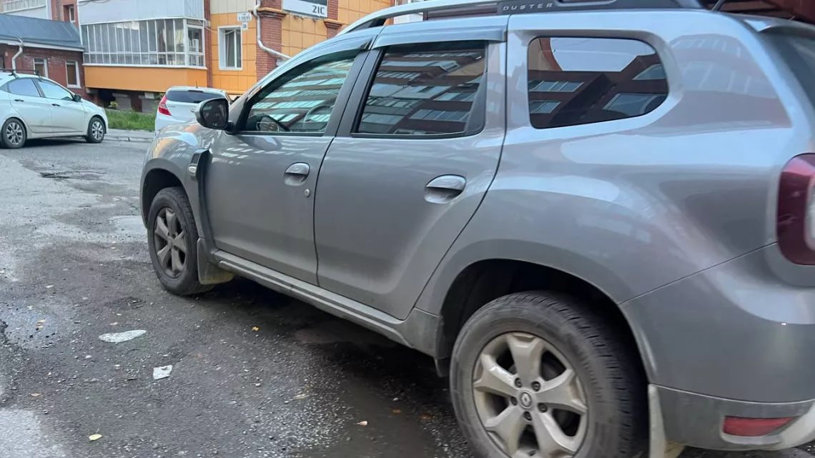 Автомобиль Renault конфисковали у северчанина за повторное пьяное вождение.   В Северске 55-летний местный житель ранее уже привлекался к ответственности за нетрезвое вождение, но в июле 2024 года опять сел за руль пьяным. По пути в магазин его остановили сотрудники Госавтоинспекции и составили протокол о его нетрезвом состоянии.   «Суд назначил мужчине штраф в размере 250 тысяч рублей, а принадлежащий ему автомобиль "Renault Duster", которым он управлял в нетрезвом состоянии, конфискован в доход государства»   Подписаться