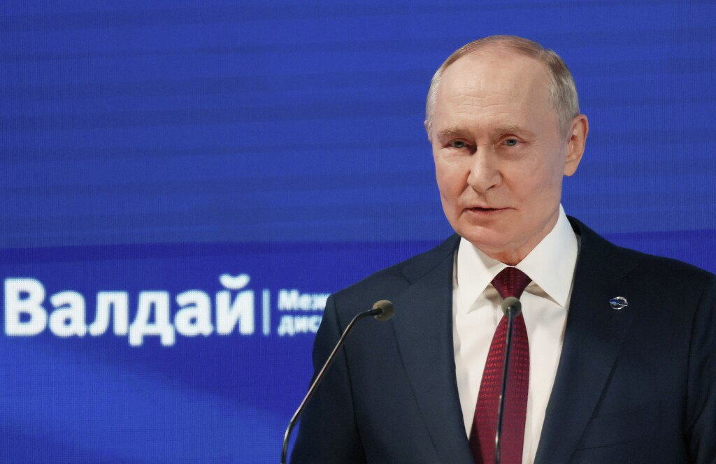 Стагнация в экономике ЕС наблюдается не первый год и продолжится в следующем заявил Путин Он назвал Евросоюз мощным цивилизационным центром но затухающим Подписывайтесь на ПРАЙМ в МАХ