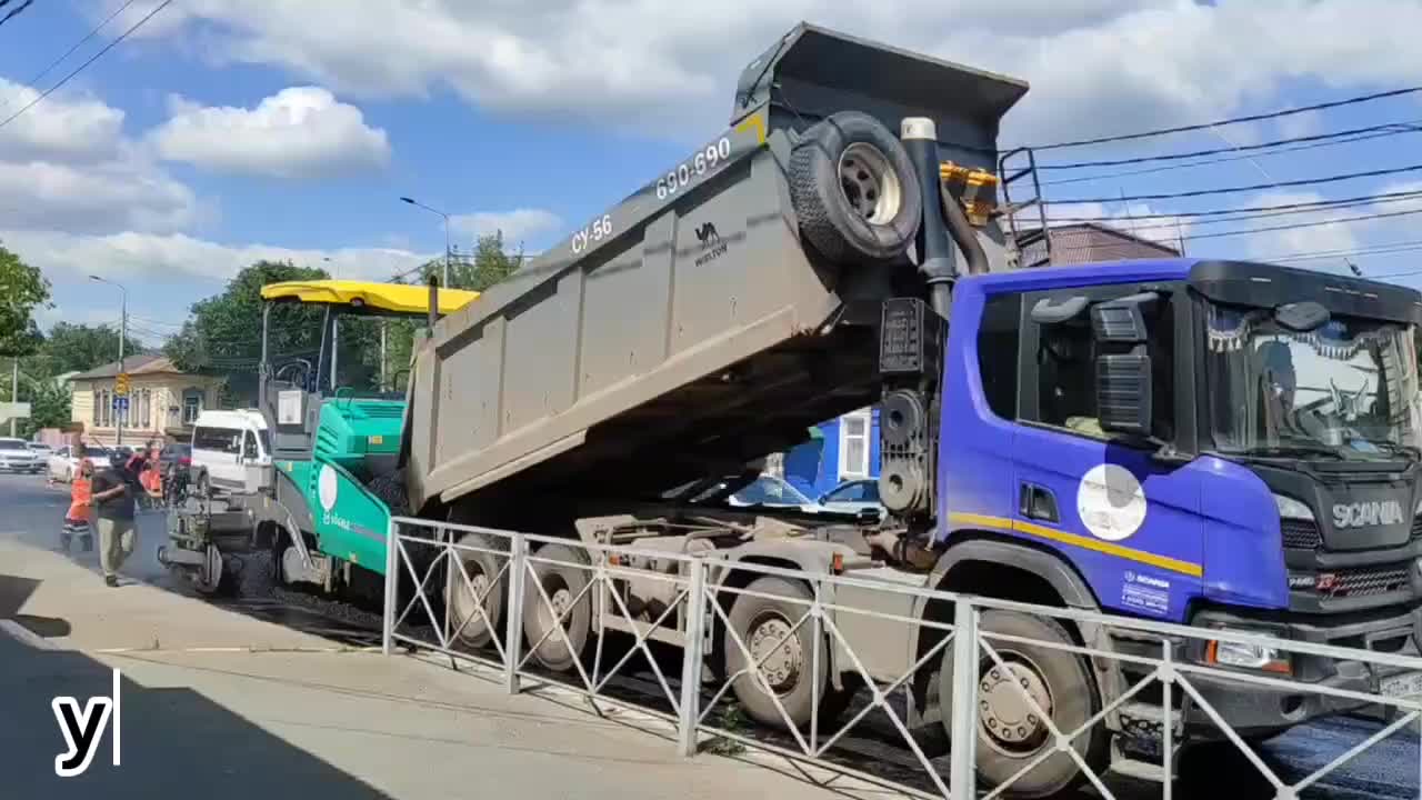 В Красноярске продолжается ремонт дорог: обновление асфальта и тротуаров