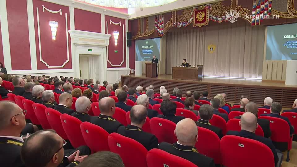 Путин призывает Верховный суд к мониторингу дел об экономических преступлениях