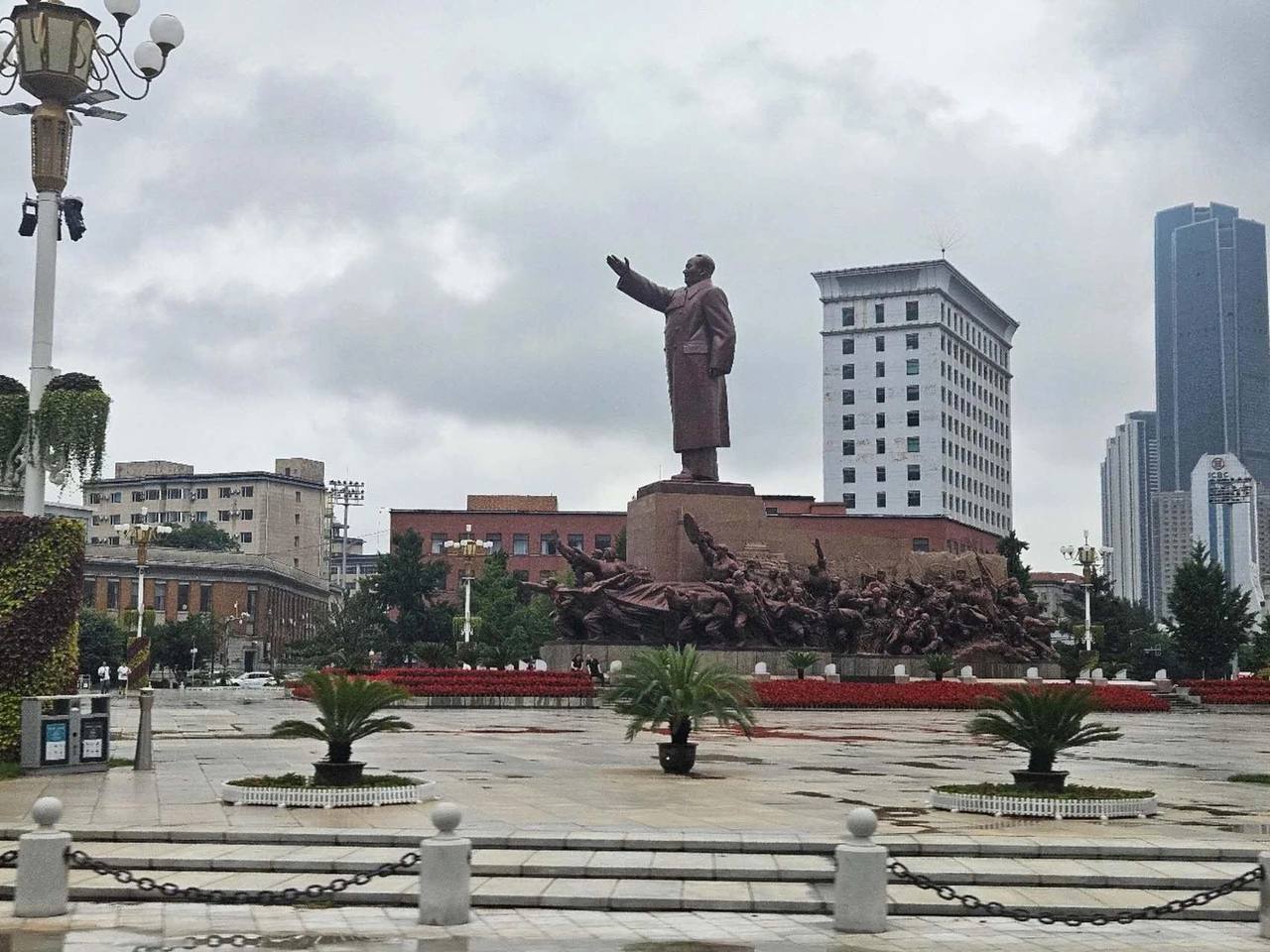 Глава города уехал в Китай: как это поможет Архангельску Дмитрий Морев на международном форуме в Шэньяне рассказал про роль порта Архангельск в освоении Севморпути, а также про туристический потенциал города. Архангельск и Юйлинь подписали соглашение о дружественных связях. Китайская делегация приедет в Архангельск в октябре на Дни российско-китайского диалога. Будут проводиться и совместные онлайн-мероприятия. Как рассказал Дмитрий Морев, помимо экономических интересов, есть намерения сотрудничать в сфере образования и культуры. : Дмитрий Морев / VK Подписаться