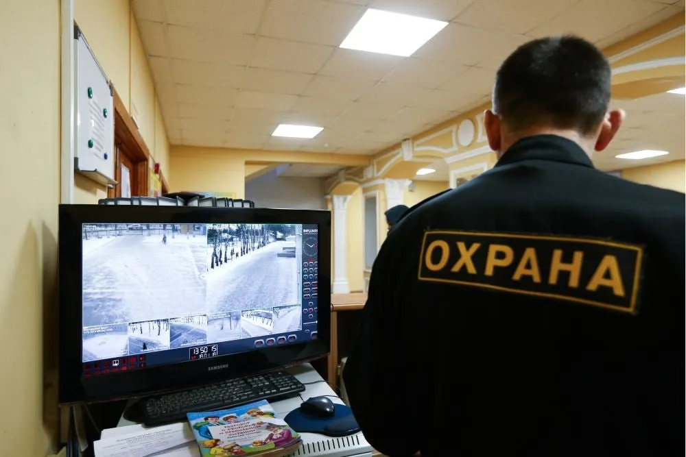Минздрав утвердил список заболеваний с которыми не возьмут в охранники Речь в частности идет о шизофрении деменции и алкоголизме В список вошли 65 заболеваний которые поделены на три блока психические расстройства расстройства поведения включая те что связаны с употреблением психоактивных веществ и болезни глаза и его придаточного аппарата Читать нас в MAX