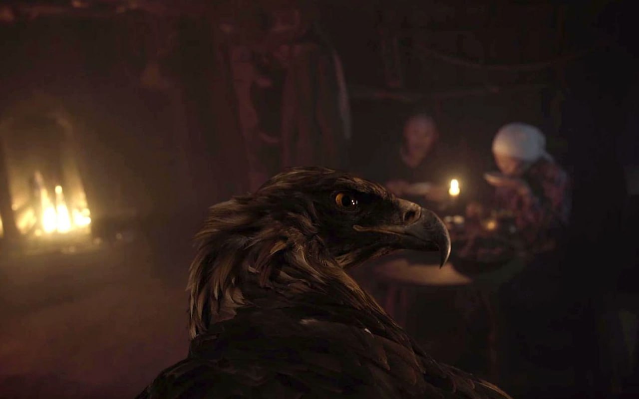 Заповедник Кино Якутии природа магия и любовь зрителей Якутское кино постепенно становится популярным за пределами родного региона эти фильмы показывают на российских и международных фестивалях Команда Заповедника побеседовала с автором книги о феномене якутского кино киноисследователем и режиссером Владимиром Кочаряном а также с режиссером Михаилом Лукачевским о том почему в республике возник особый кинематограф какие традиции отражены в нем и как одно из самых холодных мест в мире определило его облик По словам режиссеров язык якутского кино стоит на трех китах магическом реализме отражении природы и иносказании Кроме того местный кинематограф любят зрители Наш феномен в том что у нас есть зрители Сейчас в Якутии кино пользуется огромной популярностью билеты раскупаются мгновенно Люди массово ходят в кино Именно зрители покупающие билеты делают возможным развитие нашего кинематографа отмечает Михаил Лукачевский Подробнее Режиссеры о мире якутского кино Фонд Общественное Мнение