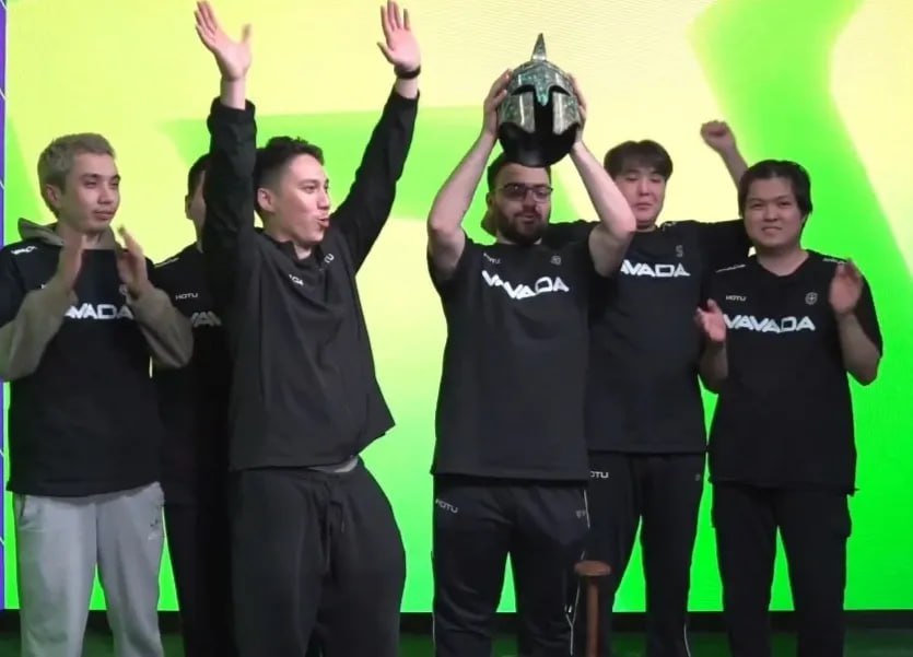 Якутская киберспортивная команда HOTU выиграла международный турнир Команда HOTU из Якутии оказалась сильнее Gentle Mates из Испании в финале престижного международного турнира Roman Imperium Cup V по Counter Strike 2 Отмечается что встреча закончилась со счетом 2 1 Коллектив стал чемпионом турнира заработав 5 9 тыс долларов Третье месте заняла также российская команда BetBoom Team ulusmedia Читайте нас в MAX