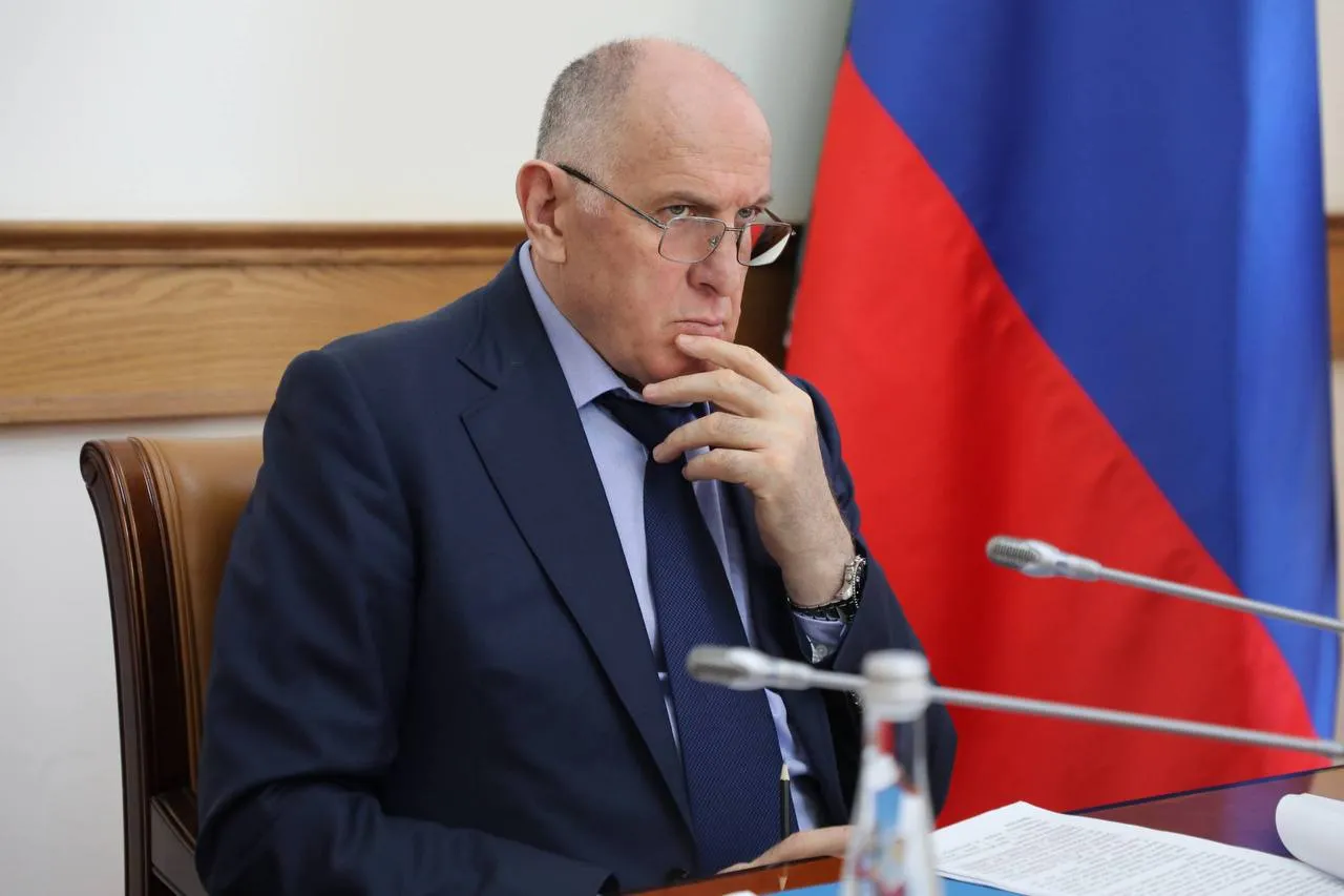 Власти Дагестана обещают ликвидировать последствия паводков до начала туристического сезона Абдулмуслим Абдулмуслимов заявил что турсезон в этом году должен пройти успешно В 2025 году турпоток в республике приблизился к 2 миллионам человек а объём услуг превысил 23 5 миллиарда рублей Премьер поручил навести порядок на пляжах и популярных локациях организовать регулярный вывоз мусора привести в порядок дороги особенно в горах Растущий интерес к Дагестану ставит перед нами новые более масштабные задачи подчеркнул он РГВК Дагестан в Max