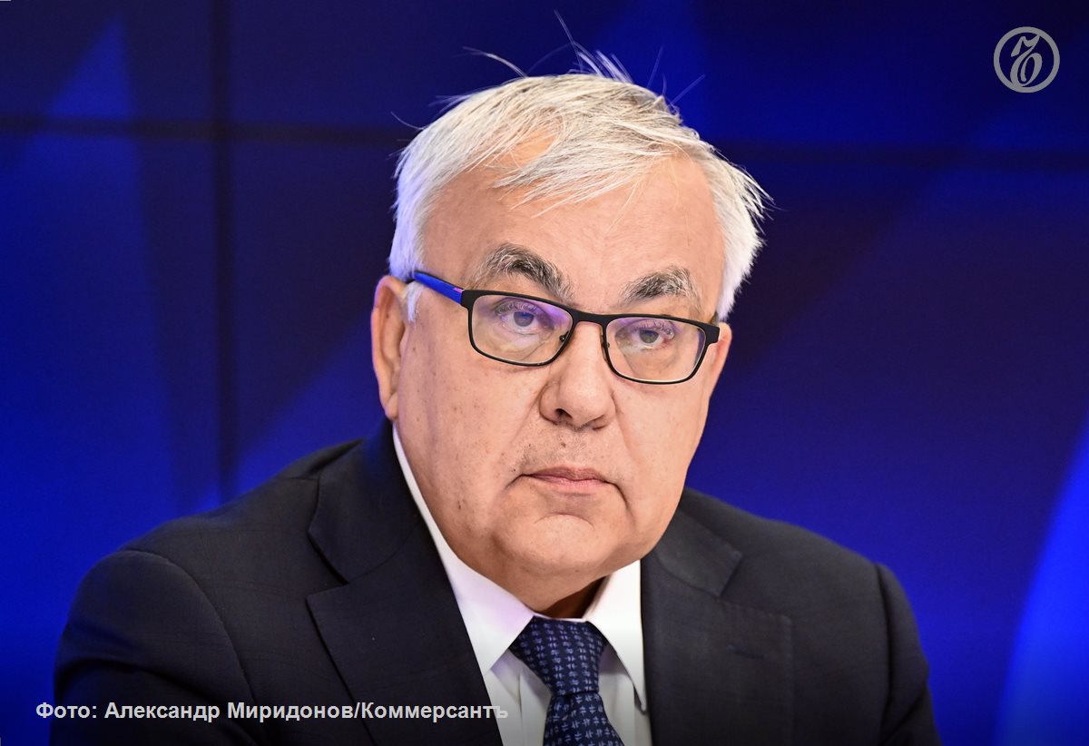 Замглавы МИД РФ Сергей Вершинин станет новым послом в Турции. О намерении России сменить своего посла в Турции говорят три источника «Ъ». Господин Вершинин занимал должность заместителя министра с марта 2018 года, до этого был директором департамента Ближнего Востока и Северной Африки МИД России. Одновременно с этим с 2011 года занимал должность спецпредставителя министра иностранных дел по ближневосточному урегулированию. В этом качестве он представлял Россию на переговорах «ближневосточного квартета» Россия, США, ЕС и ООН . С 2013 года активно занимался сирийским урегулированием, участвовал в различных международных форматах. С января 2017 года стал главой российской делегации на переговорах в астанинском формате, принимал участие во встречах с представителями сирийской оппозиции в Женеве и Вене. Сергей Вершинин сменит на посту посла РФ в Турции Алексея Ерхова, занимающего эту должность с 2017 года. #Ъузнал