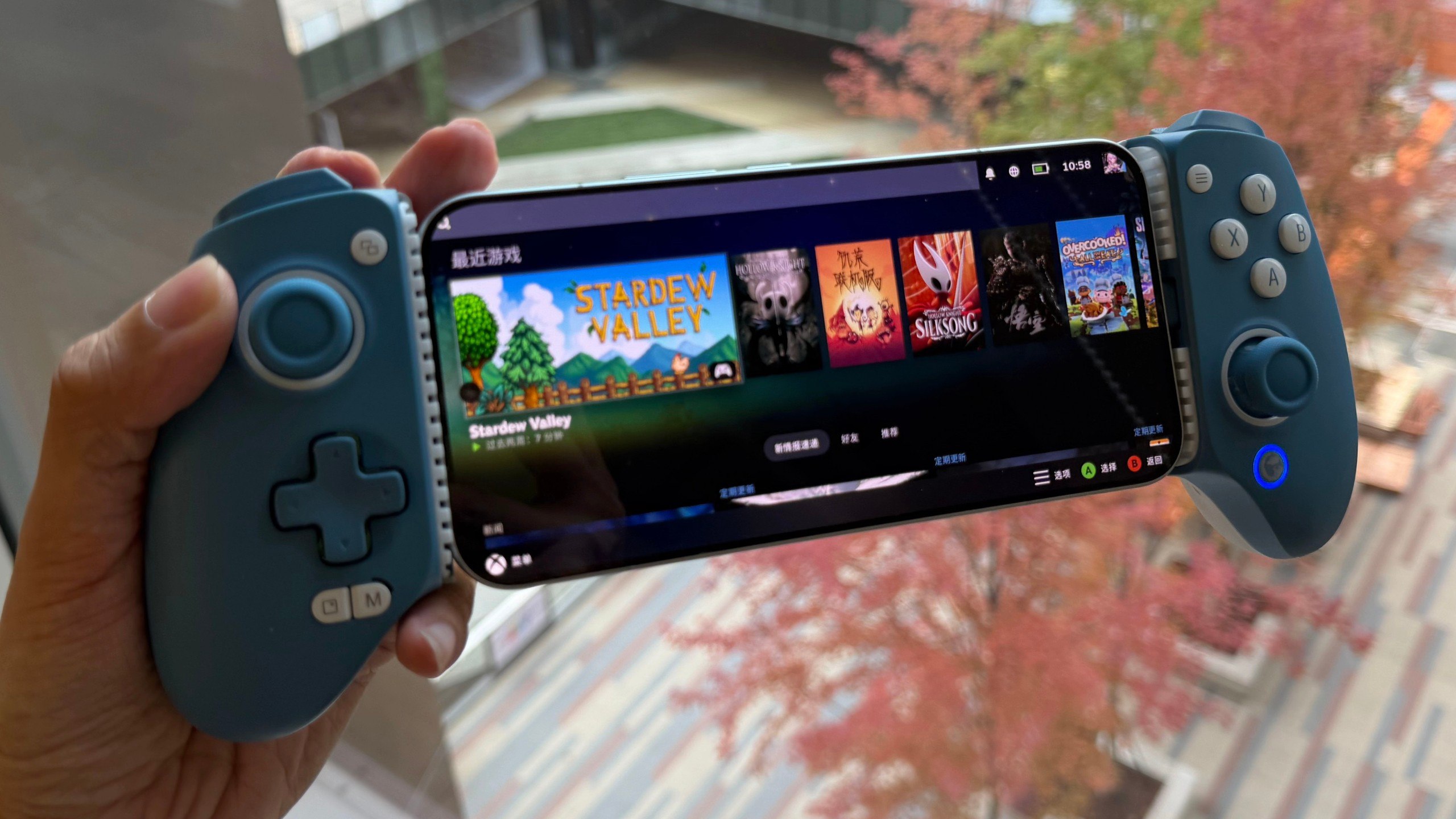 Redmi K90 и K90 Pro Max теперь могут запускать игры из Steam Не все точнее почти никакие пока список ограничен Stardew Valley Hollow Knignt и её сиквелом Silksong О запуске функции объявила сама Xiaomi При этом поддерживаются Облачные сохранения Достижения Геймпад мышь и клавиатура Наэкранные кнопки Адаптация вибромоторчика смартфона к происходящему в игре Эмуляция осуществляется через фирменный движок WinPlay Речь не идёт об облачном гейминге поэтому в компании уточнили что все игры необходимо сперва купить Rozetked Подписаться