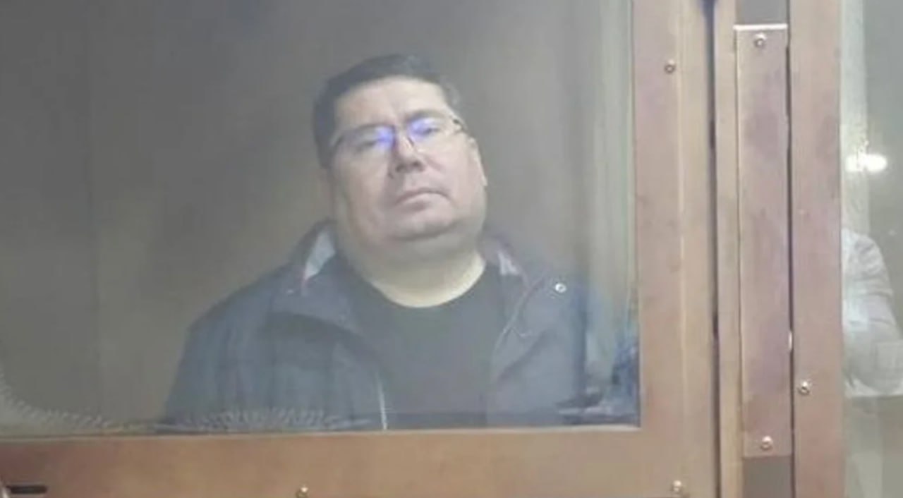 Арестованный за получение взятки высокопоставленный чиновник центрального аппарата РЖД Сергей Галкин проверяется следствием на совершение аналогичных преступлений Незаконное вознаграждение в размере 3 млн руб по версии долго разрабатывавших его ФСБ и СКР железнодорожник получил за согласование планов дополнительных перевозок в интересах крупной транспортной компании Интересно что взяткодатель и посредник в передаче денег были задержаны еще более полугода назад и с тех пор содержатся в СИЗО Пресс служба судов общей юрисдикции города Москвы Ъузнал