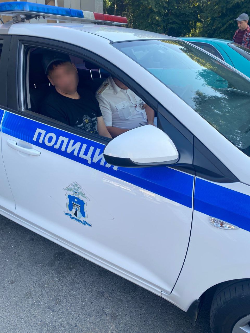 Задержан неадекватный водитель который устроил массовое ДТП на 50 лет ВЛКСМ 41 летний местный житель от прохождения процедуры освидетельствования отказался Выяснилось что ранее нарушитель уже был лишен водительских прав за вождение в нетрезвом виде Сейчас полиция оформляет ДТП проводит оценку ущерба сообщили в Госавтоинспекции Ставрополья chp26rus