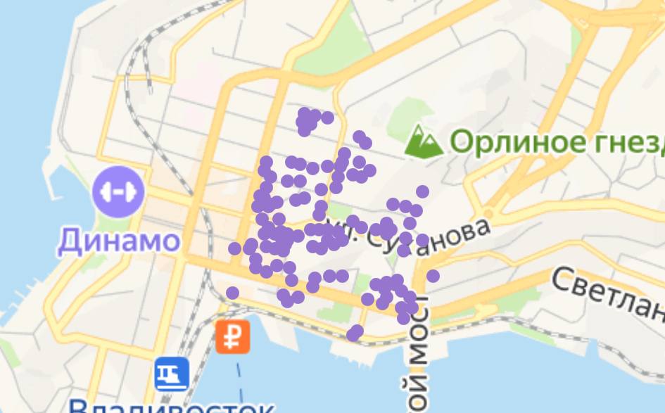 В центре Владивостока отключили электричество — сотни домов без света   Массовое отключение затронуло около ста домов на улицах Светланская, Суханова, Уборевича, Семёновская, Адмирала Фокино, Океанский проспект и других.     Предварительная причина — авария на подстанции ДРСК.   Также зафиксировано второе крупное отключение в районе улицы Адмирала Юмашева — там тоже без света остались десятки домов.  Карта отключений от VL.ru