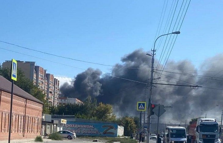 В Кировском районе Волгограда между остановками «Лавровая» и «Библиотечная»  пожарные тушат горящий мусор.   - Горел мусор на площади 150 кв. м. Пожарно -спасательные подразделения 5-й ПСЧ локализовали горение 14.13 ч., - рассказали в ГУ МЧС.   Между тем, очевидцы передают, что на свалке  в Кировском районе полыхают автомобильные покрышки.