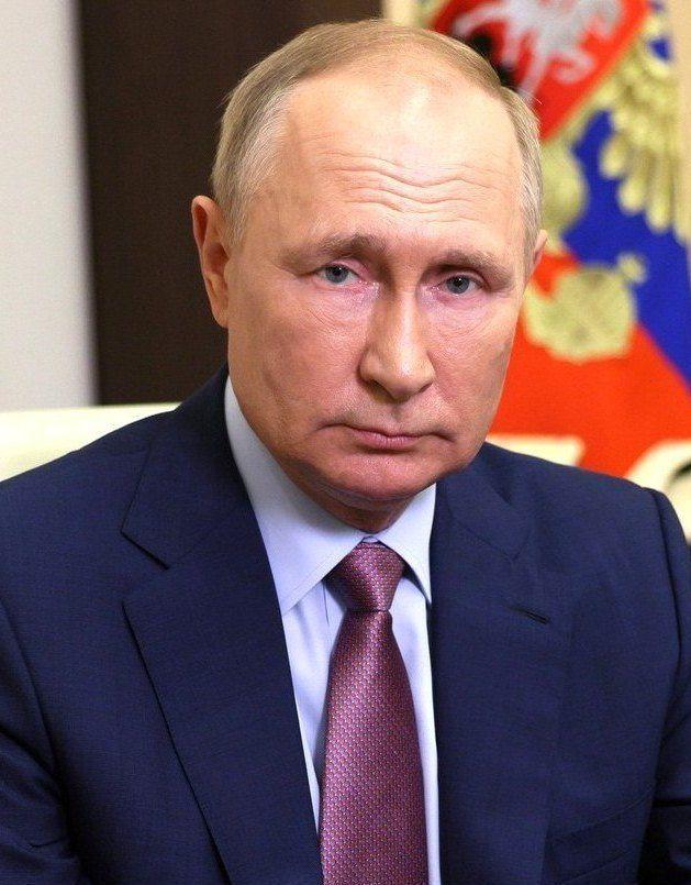 Очень несправедливые СМИ развернули кампанию против моей встречи с Путиным. Постоянно цитируют уволенных неудачников и по-настоящему глупых людей, вроде Джона Болтона, который только что заявил, что, даже несмотря на то, что встреча проходит на американской земле, «Путин уже победил». О чём это вообще? Мы побеждаем по ВСЕМ направлениям. Фейковые новости работают сверхурочно  Налога на сверхурочные нет! . Если бы я получил Москву и Ленинград бесплатно в рамках сделки с Россией, фейковые новости сказали бы, что я заключил плохую сделку! Но теперь их поймали. Посмотрите на все настоящие новости, которые выходят об их КОРРУПЦИИ. Они больные и нечестные люди, которые, вероятно, ненавидят нашу Страну. Но это не важно, потому что мы побеждаем во всём!!! MAGA — Трамп