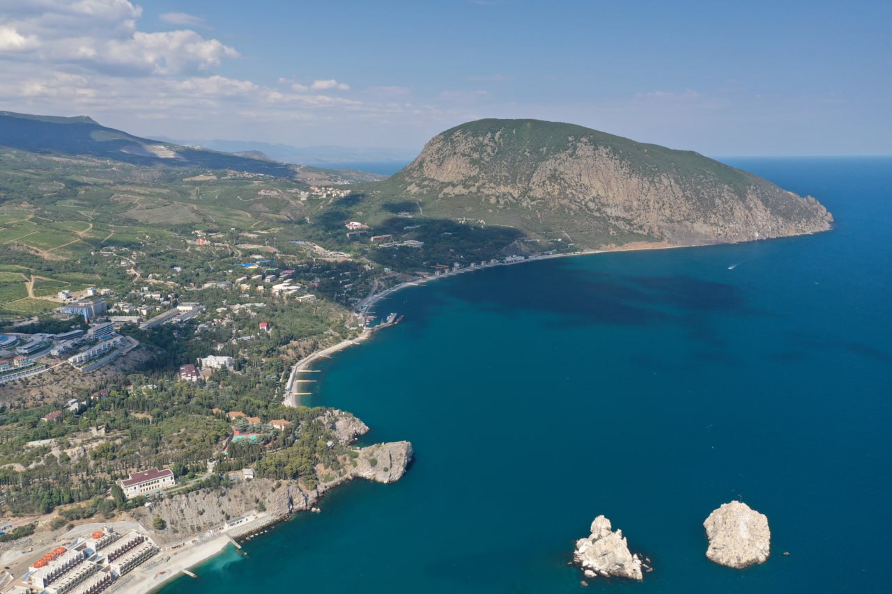 В Крыму более 25% отелей прошли самооценку классификации С начала года в Крыму состоялось более 20 консультационных совещаний по самооценке средств размещения и более 25% из них уже прошли эту процедуру для дальнейшей классификации. Получить звёздность теперь можно по желанию, однако уже с осени работать без самооценки не смогут ни отели, ни глэмпинги. Подробнее>> Фото: Туристический портал Республики Крым