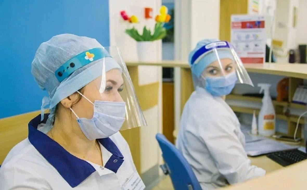 Башкирии выделят 128 млн на зарплаты медиков Башкирия получит 127 7 млн руб на зарплаты врачей и среднего медицинского персонала в 2026 году Всего регионам дополнительно направят на эти цели более 9 8 млрд руб Соответствующее распоряжение подписал премьер министр России Михаил Мишустин Средства выделяют из бюджета Федерального фонда обязательного медицинского страхования Деньги распределят между бюджетами территориальных фондов В правительстве отметили что решение о выделении средств принято с учетом прогноза по годовому приросту численности медиков РБК Уфа в Telegram РБК Уфа в MAX