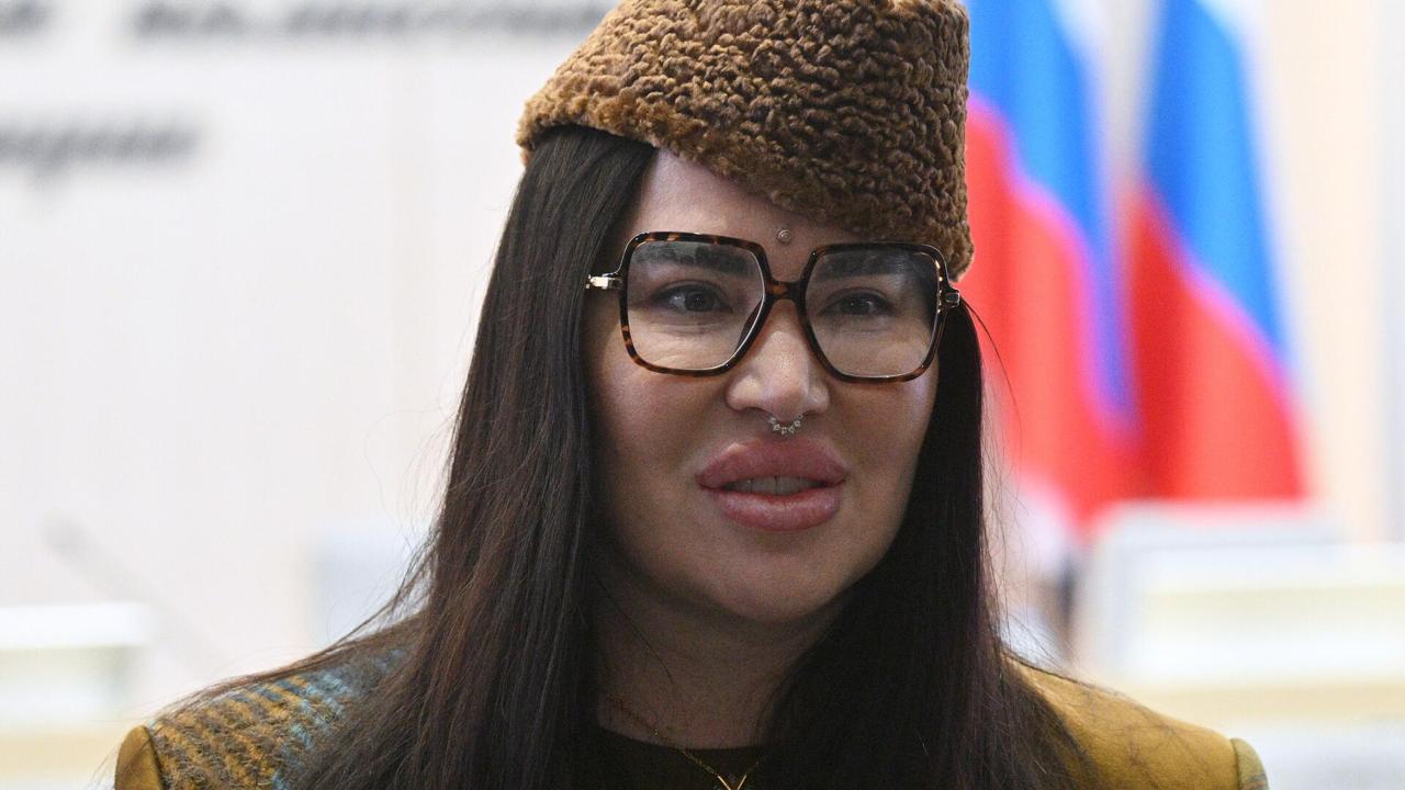 Раду Русских просят проверить на причастность к пропаганде наркотиков и убийств В заявлении блогера Сергея Брекотина на имя генпрокурора говорится что в видеоролике Русских сообщила что магические убийства не запрещены и не отслеживаются очень удобно Кроме того женщина пропагандировала свои услуги по магической медицине