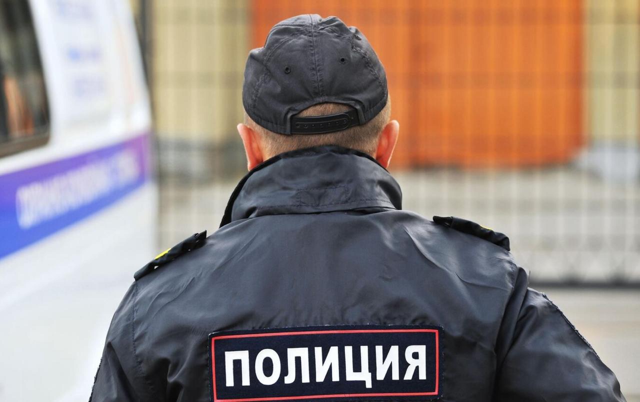 Школьник арестован в Дагестане за участие в деятельности Исламского государства террористическая организация запрещенная в РФ Ученик общался с террористом ИГ в TikTok Тот склонял несовершеннолетнего напасть на правоохранителей с пистолетом доложил знакомый с ходом расследования уголовного дела источник