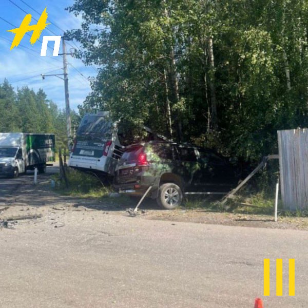 Автобус с десятью пассажирами вылетел в кювет во Всеволожске  Рейсовый автобус столкнулся с внедорожником на пересечении Южного шоссе и проспекта Грибоедова.   Пострадали оба водителя и пассажир автобуса.  Новый Петербург   предложить новость