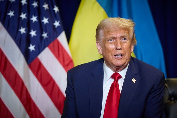Дональд Трамп назвал украинский конфликт самым сложным для разрешения Президент США подчеркнул что завершить его будет гораздо труднее чем ближневосточный Такое заявление глава Белого дома сделал перед встречей с премьер министром Канады Марком Карни В ходе диалога политики также обсудили возможность расширения зоны покрытия новейший системы противоракетной обороны Золотой купол на территорию Канады Это невероятно Рональд Рейган мечтал о таком но тогда технологий такого уровня не существовало Теперь же мы будем работать над Золотым куполом для двух стран и это крайне важно особенно с учётом ситуации в мире подытожил Трамп Подпишись на Говорит Москва