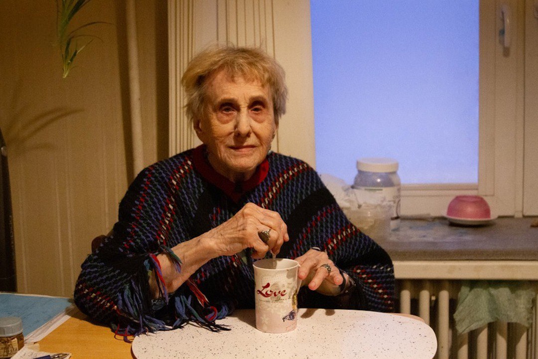 Она сама решила уйти Внучка 104 летней блокадницы и звезды TikTok Нины Сахарновой рассказала КП Петербург о ее последних днях перед смертью Нина Георгиевна уникальный ветеран которого знает не только старшее поколение последние пять лет бабушка вела свой аккаунт в TikTok где знакомила молодежь с историческими фактами об осаде Ленинграда рассказывала о своей жизни а также танцевала и пела Юлия ПЫХАЛОВА Читай нас в MAX Подпишись на Комсомольскую правду СПб