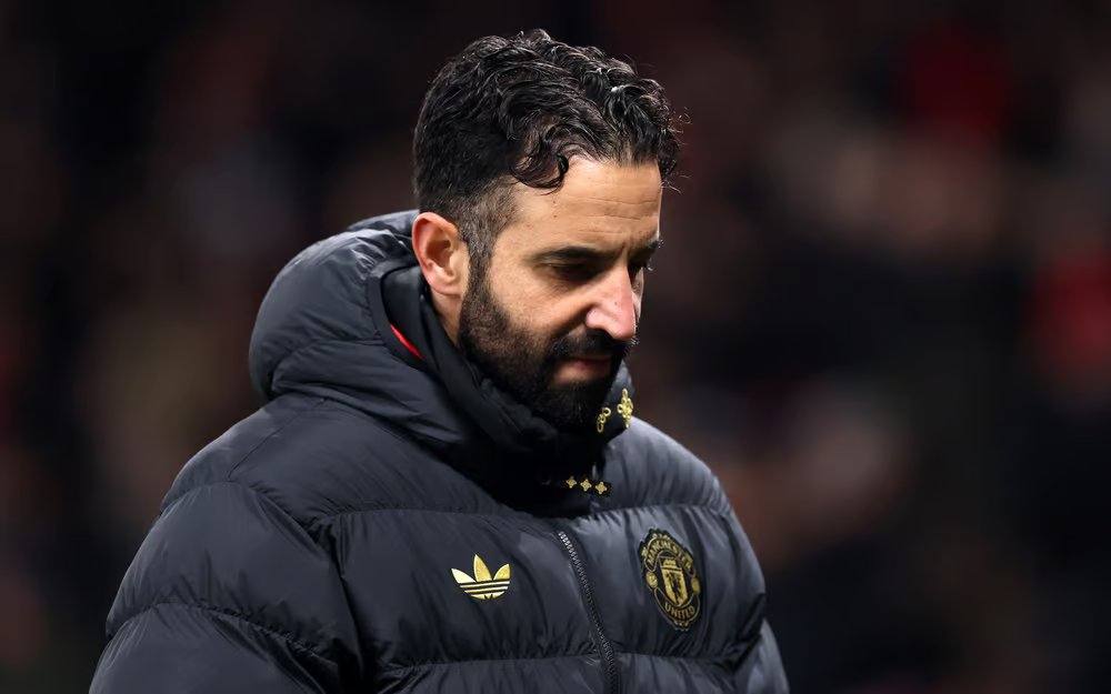 Рубен Аморим уволен с поста главного тренера Манчестер Юнайтед Исполняющим обязанности главного тренера МЮ назначен Даррен Флетчер Он будет руководить командой в матче 21 го тура чемпионата Англии с Бернли 7 января Подписывайтесь на РИА Новости Спорт в MAX