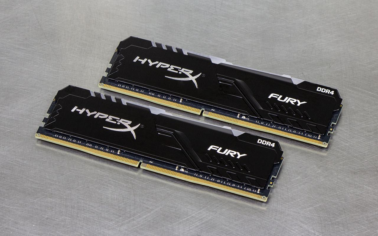 Инсайдер из за растущего дефицита производители ОЗУ пытаются выкупить свою же память у ритейлеров Ситуация конечно забавная крупные OEM производители заключили контракты с клиентами вроде OpenAI но вдруг обнаружили что не могут их выполнить так как не хватает производственных мощностей Соответственно бренды пытаются выкупить обратно свою же оперативку у розничных сетей дабы не попасть на крупные штрафы Кроме того инсайдер заявил что крупные бренды уже распродали свои мощности на год вперёд если какой то крупный ритейлер сейчас закажет партию DDR5 памяти она будет изготовлена лишь в декабре 2026 года