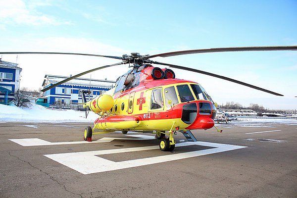 Ростех санавиацию ждет новая ударная пятилетка Владимир Путин утвердил Стратегию развития здравоохранения в Российской Федерации на период до 2030 года В документе есть пункт касающийся одного из важных направлений деятельности Ростеха санитарной авиации Он подразумевает не только развитие этой практики но и производство воздушных судов оснащенных медицинскими модулями Об этом сообщает AVIA RU со ссылкой на данные Ростеха Восемь лет назад Госкорпорация выступила инициатором создания Национальной службы санитарной авиации НССА В нашем контуре сосредоточены компетенции для всеобъемлющей реализации этого проекта Так рабочих лошадок санавиации Ансаты и Ми 8 производит входящий в Ростех холдинг Вертолеты России Планируется расширение парка за счет самолетов ввиду высокой востребованности службы в некоторых регионах Эти машины производит наша ОАК сказали в Ростехе aviaru net n290744