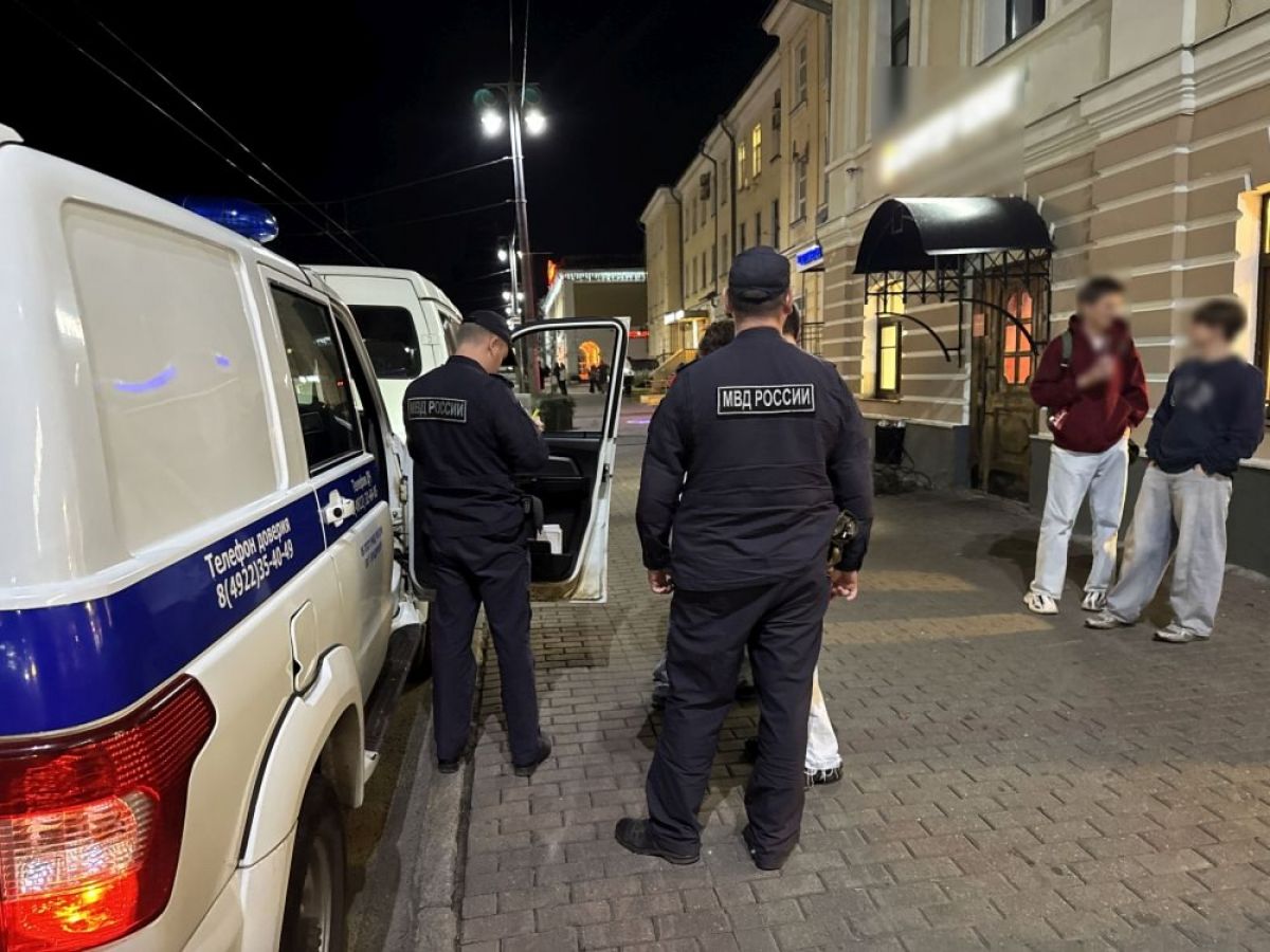 Шестерых подростков полиция задержала ночью в центре Владимира newsvladimir ru fn 1712912 html Профилактический рейд проводили замначальника ООДУУПиПДН УМВД совместно с инспекторами по делам несовершеннолетних участковыми и полицейскими Прислать новость Подписаться