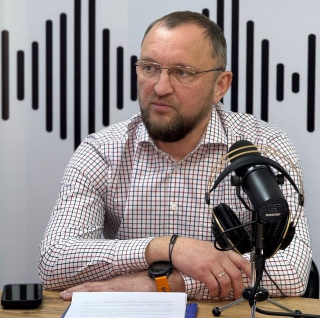 Равиль Нургалеев: Мероприятие такого масштаба Вятские Поляны увидят впервые Всероссийский сельский Сабантуй пройдет в Вятских Полянах уже в эту субботу, 28 июня 0+ . Сейчас подготовительные работы находятся в завершающей стадии. Ожидается, что праздник посетят десятки тысяч гостей из разных регионов страны. Событий такого уровня в Вятских Полянах еще не проводилось. О том, как шла подготовка, что гости смогут увидеть на празднике и какую пользу Сабантуй принесет региону и жителям Вятских Полян, рассказал депутат Законодательного собрания Кировской области, гендиректор ООО «Молот-Оружие» Равиль Нургалеев.