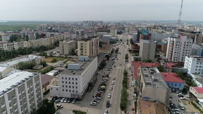 Евгений Григорьев поручил увеличить частоту уборки мусорных урн в Якутске Глава Якутска Евгений Григорьев на общегородской планерке 9 июня поручил пересмотреть нормативы частоты уборки урн в общественных пространствах, особенно новых. В качестве примера он привел переполненные урны на новой набережной им. Р.М. Дмитриева, зафиксированные в минувшие выходные. Подробнее читайте по ссылке Фото: Семен Аммосов / «Якутия 24»