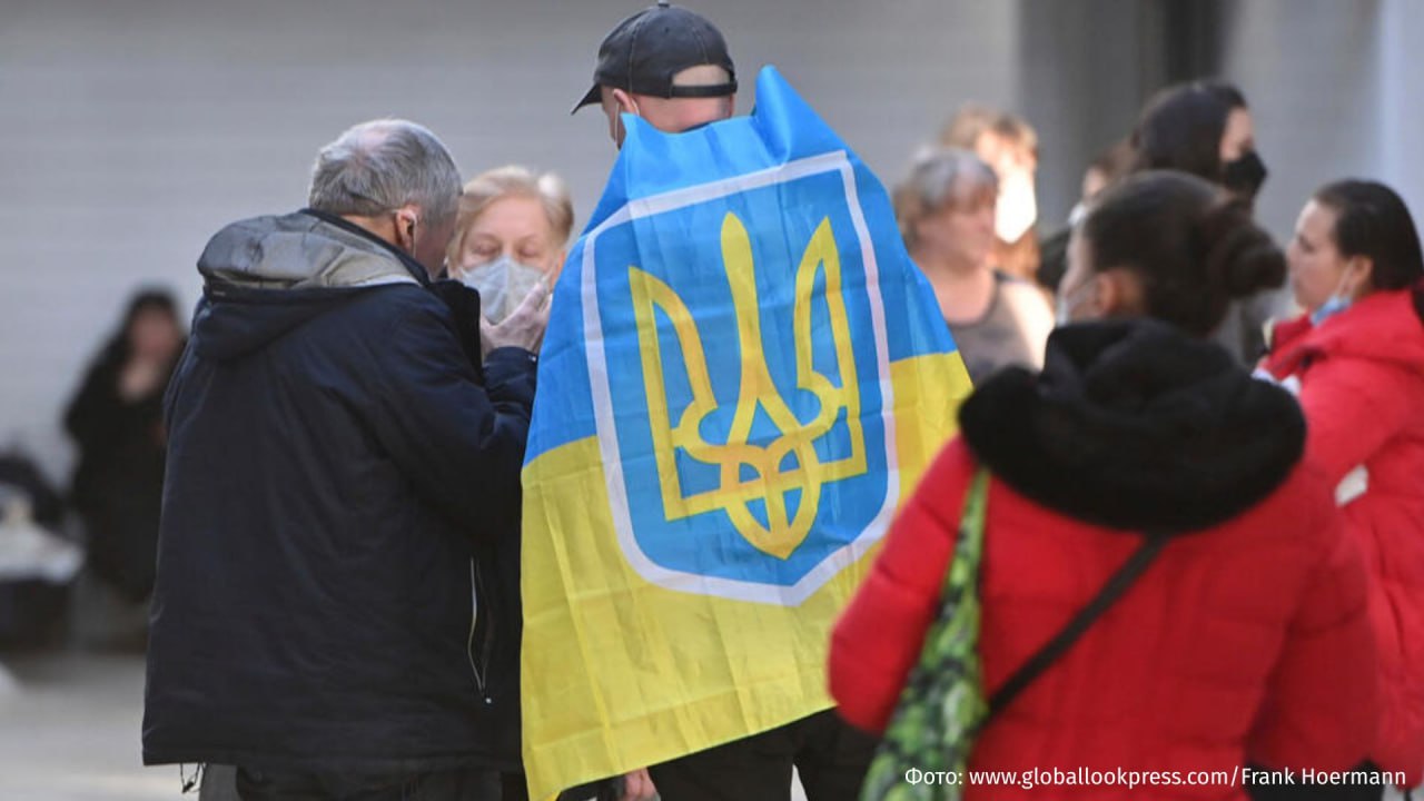 Несколько тысяч украинских беженцев могут депортировать из Израиля к концу года пишет газета Haaretz По данным материала Иерусалим отложил решение о продлении статуса защиты Украине предоставленного после начала СВО несмотря на то что многим беженцам некуда вернуться Правозащитные организации уже обратились к правительству с просьбой продлить статус защиты отмечает газета IZ RU в Telegram в MAX