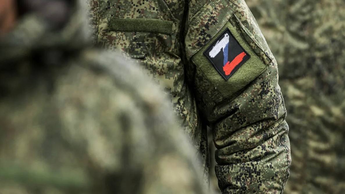 В Калужской области вновь продлили повышенные выплаты для контрактников до конца марта Такое решение приняли депутаты Законодательного Собрания Напомним размер региональной выплаты составляет 2 миллиона рублей Кроме того каждый кто подписывает контракт получает федеральную выплату 400 тысяч рублей Еще не менее 100 тысяч рублей дополнительно выплачивают администрации округов Не грузит телеграм Подписывайся на наш канал в MAX