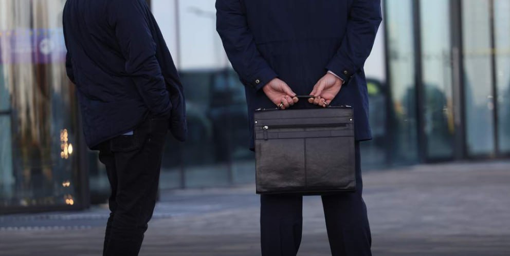 Минфин предложил смягчить валютный контроль за зарубежными дочками российских банков Послабления коснутся например структур Сбера в Белоруссии ВТБ в Казахстане Армении и Азербайджане а также Газпромбанка в Люксембурге Им больше не придется отчитываться перед налоговой об открытии или закрытии счетов и вкладов а также об изменении реквизитов по ним На фоне санкций считают эксперты это может упростить проведение расчетов за рубежом SBER jkinvest news jkinvest