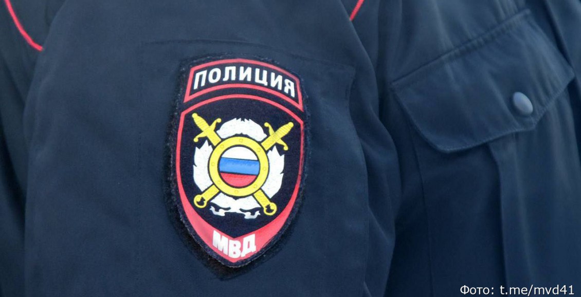 Жительница Камчатки ответила укусом на замечание полицейского Петропавловский суд оштрафовал женщину за нападение на стража порядка Во время конфликта она укусила сотрудника правоохранительных органов объяснив это нервным потрясением Нажмите для подробностей kam24 ru news main 20251125 122994 html utm source telegram utm medium messenger