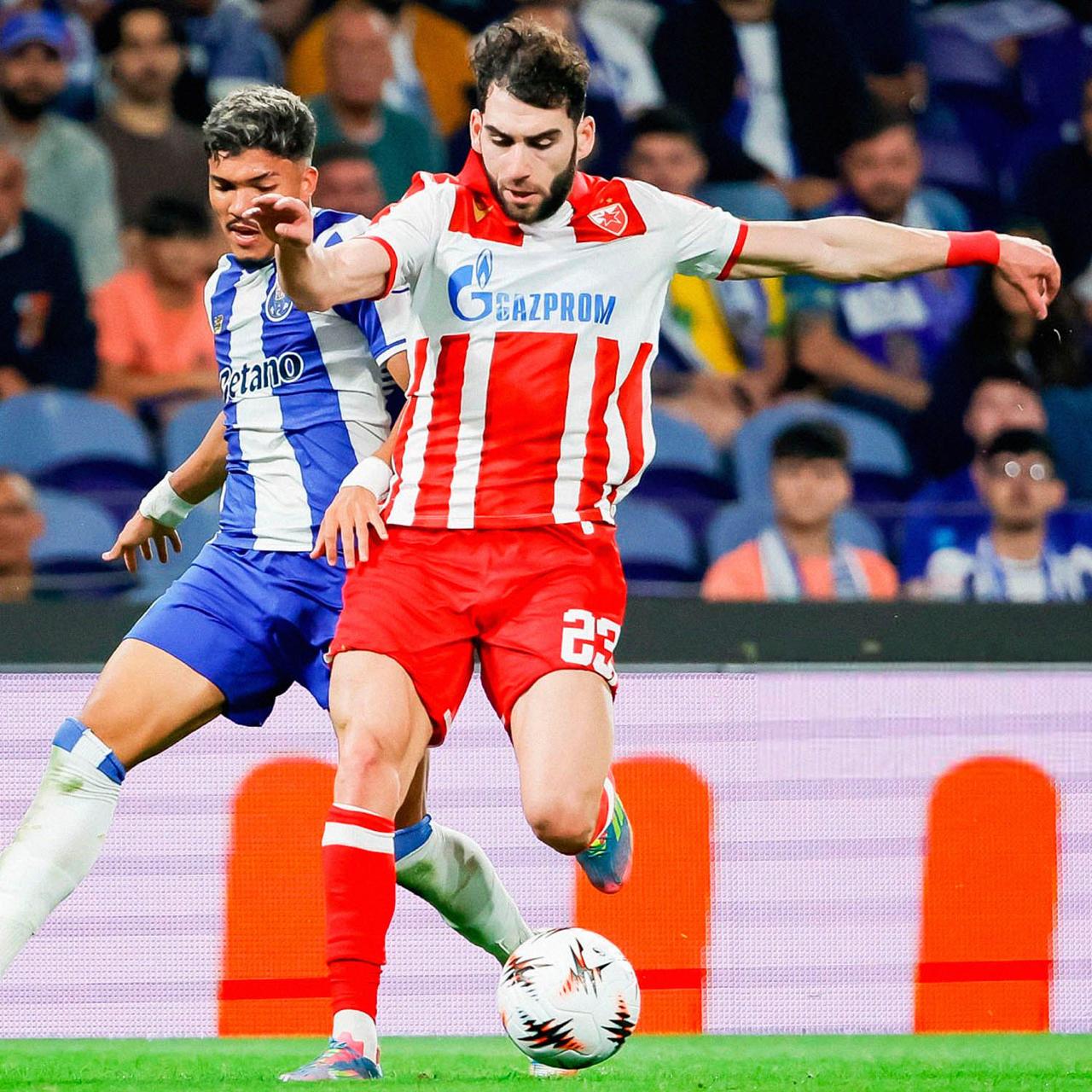 Наир Тикнизян может перейти в Порту или Бенфику защитник Црвены Звезды впечатлил португальских скаутов своей игрой в Лиге Европы Армянином также интересуется Ланс Иван Карпов Смотрите статистику Тикнизяна в приложении ГОЛ