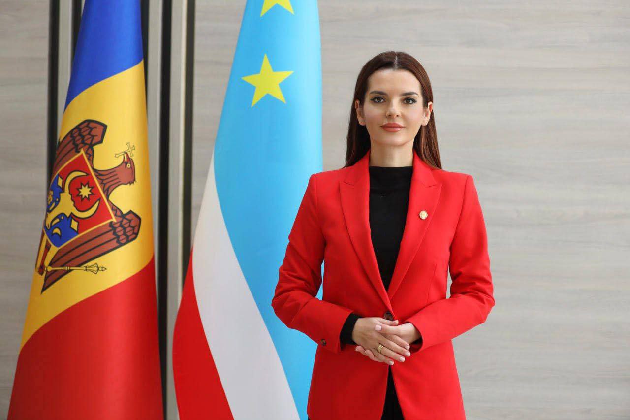 Сегодня день рождения отмечает Башкан Гагаузии Евгения Гуцул Главу автономии поздравляют жители автономии коллеги и представители общественных организаций Впервые свой личный праздник Евгения Гуцул встречает не в кругу друзей и семьи а в условиях лишения свободы Несмотря на обстоятельства в адрес Башкана продолжают звучать слова поддержки и пожелания здоровья стойкости и успешного служения на благо Гагаузии Мы также присоединяемся к поздравлениям и желаем здоровья и сил Подпишись на GRT