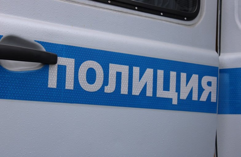 В Петербурге турист из Казахстана ворвался в офис радиостанции выкрикивая антивоенные лозунги В одном из офисов радиостанции на улице Шевченко в Петербурге появился неожиданный гость приехавший из Казахстана турист Он ворвался в помещение и стал выкрикивать антивоенные лозунги прямо накануне днем На вызов быстро прибыли полицейские задержали мужчину и привлекли его к административной ответственности Сейчас решается вопрос о возбуждении уголовного дела Так что ситуация не обошлась без последствий а причины такого поступка расследуются Подпишись на СЗФОшную