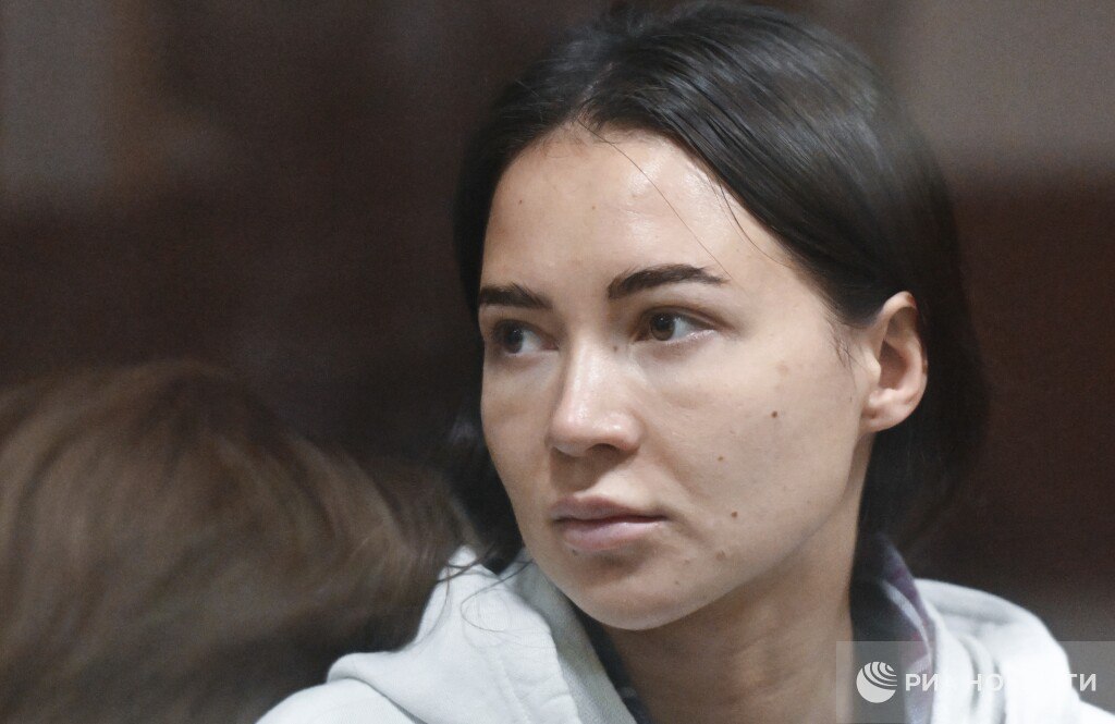 Находящаяся под домашним арестом блогер Лерчек готовится стать матерью в четвертый раз сообщил РИА Новости источник Летом 2024 го Валерия и Артем Чекалины развелись после 12 лет брака у них трое детей Подписаться на РИА Новости