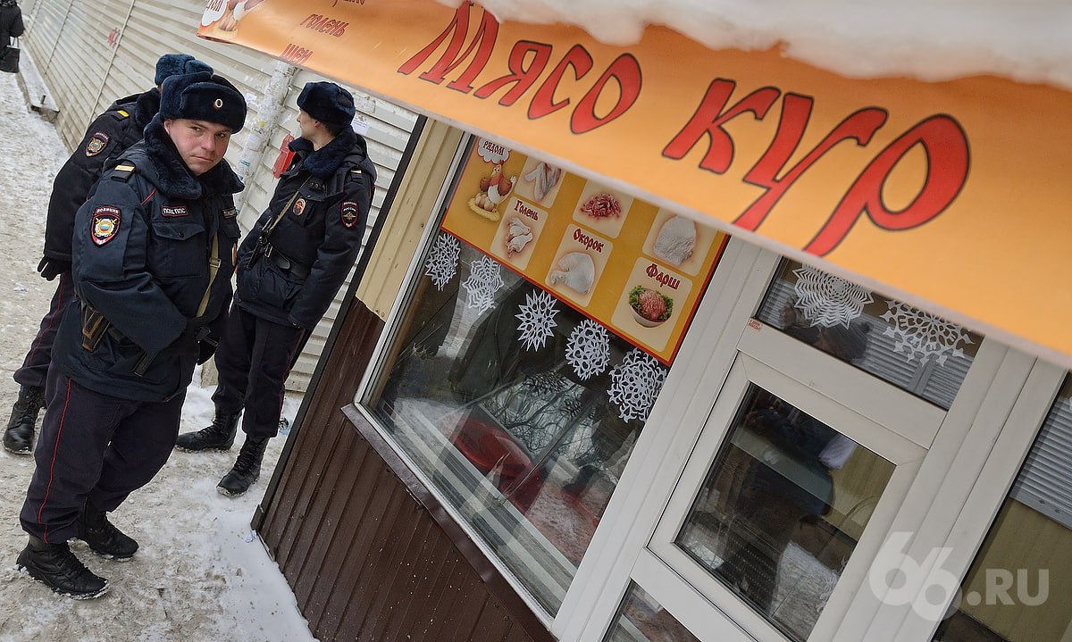 Какие киоски будут сносить объяснил Денис Паслер Взять сплошняком все убрать это неправильно и несправедливо заявил губернатор По мнению Паслера ларьков не должно быть на гостевых маршрутах в центре города и на остановках При этом отметил он должны быть понятные правила для бизнеса Их Паслер поручил разработать мэру Алексею Орлову совместно с участниками рынка а до тех пор остановить снос   Новости из Екатеринбурга