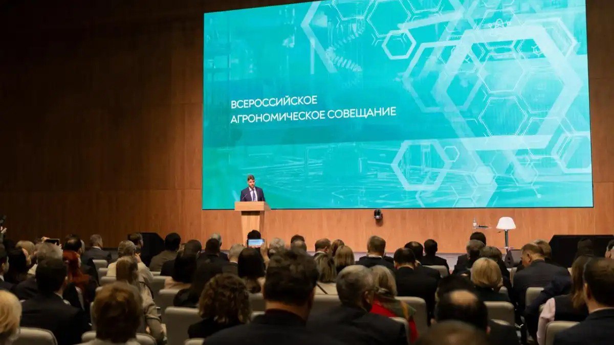 Повышение эффективности растениеводства обсудили на Всероссийском агрономическом совещании Замминистра Андрей Разин рассказал о том что реализуется большой агротехнологический проект в растениеводстве Цель повышение эффективности производства и снижение себестоимости продукции Подробнее о проекте читайте