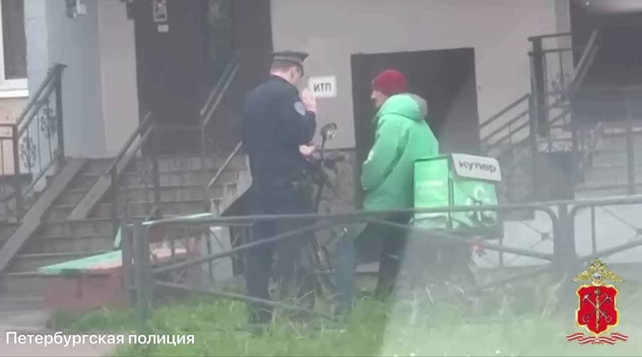Полиция Петербурга выявила 2130 нарушений среди курьеров и мигрантов в ходе рейда