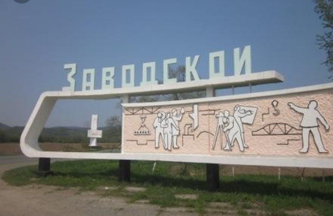 В Артёме на одном из предприятий возникли проблемы с выплатой заработной платы. Работники бьют тревогу На редприятии - завод "ЖБИ-3", что в посёлке Заводской, с января месяца этого года идут задержки по выплате заработной платы. Как нам пишут - Выплаты вообще производятся 12 и 27 числа каждого месяца, но многие на предприятие зарплату получили крайний раз 19 июня 2025 года. Информацию не говорят, ответ один - денег нет, но вы держитесь.