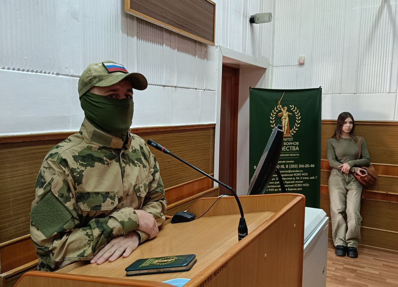 Марафон добрых дел пройдет в Новосибирской области Комитет семей воинов Отечества Новосибирской области КСВО проводит с 17 по 21 ноября общероссийскую акцию Марафон Добрых дел приуроченную к трехлетию организации В рамках марафона в регионе запланированы патриотические встречи с молодежью посещение военных госпиталей и частей выезды активистов КСВО в отдаленные районы и проведение консультаций сбор гуманитарной помощи бойцам духовно психологические мероприятия правовые консультации и т д Региональные штабы КСВО созданы по всей стране Комитет оказывает правовую гуманитарную психологическую поддержку семьям участников СВО и воинам на передовой помогает лучше понимать текущие события Силами Комитета десяткам тысяч семей участников СВО оказана правовая поддержка проведено более 12 тысяч мероприятий на фронт отправлено более 62 тысяч тонн гуманитарной помощи Комитет семей воинов Отечества это мамы жёны сестры Это участники СВО Это семьи Семьи тех кто встал и защищает сегодня нашу страну Быть частью решения или частью проблемы Каждый выбирает для себя сам Но мы это те кто сегодня действительно может с гордо поднятой головой сказать это моя страна и я буду её защищать сколько бы времени ни понадобилось отмечает руководитель общероссийского Комитета семей воинов Отечества Юлия Белехова