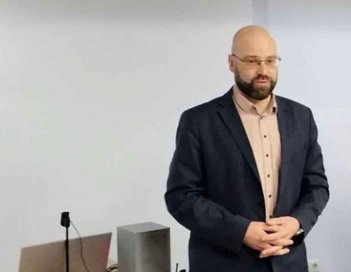 Алексей Коноваленко назначен заместителем министра здравоохранения Красноярского края Распоряжение 17 сентября подписал первый заместитель губернатора председатель правительства края Сергей Верещагин Оно уже вступило в силу На сайте регионального правительства уточняется что контракт с Алексеем Коноваленко заключен на три года