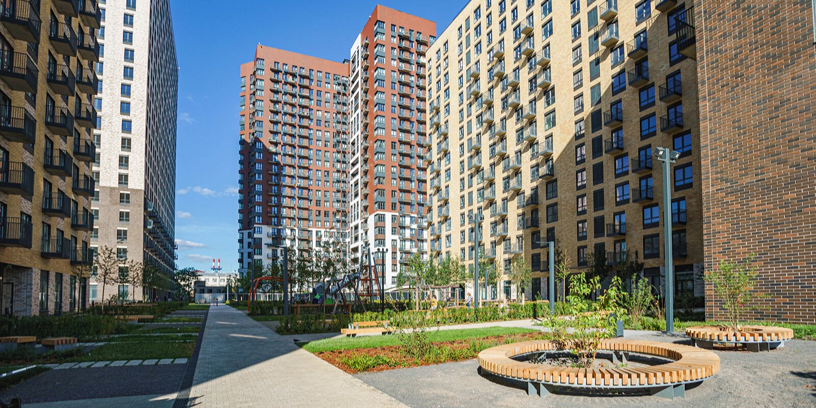 В Москве и области количество нераспроданных квартир в новостройках достигло 50% Стало известно о ситуации на рынке новостроек в Москве и Московской области. По состоянию на май текущего года уже в готовых домах общая площадь нераспроданных квартир составила более 820 тысяч квадратных метров, что на 50% показателей прошлого года. Об этом сообщает «РИА Недвижимость». По словам представителя сервиса «Яндекс Недвижимость» Яны Семиной, если в прошлом году…