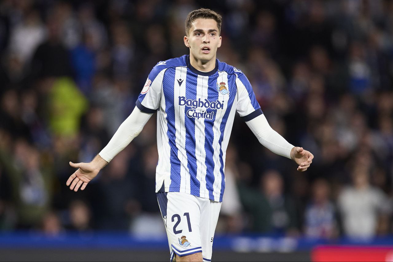 Похоже Захарян сменит команду уже зимой Он не входит в планы нового тренера Реала Сосьедад Информация от журналиста COPE Марко Антонио Санде Такая же ситуация у Каррикабуру и Готи Пеллегрино Матараццо лично сообщил игрокам о своём решении В каком клубе видишь Арсена Пиши в комменты Match TV Ricardo Larreina Getty Images