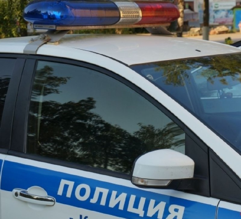Молодая сожительница угнала автомобиль своего возлюбленного на Сахалине 2 августа в дежурную часть ОМВД России по Смирныховскому муниципальному округу поступило заявление от 30-летнего жителя села Победино по факту угона автомобиля. Полицейские оперативно установили подозреваемую, ею оказалась 19-летняя сожительница мужчины из села Рощино. Во время отъезда островитянина в областной центр, девушка решила воспользоваться его автомобилем. Молодая бесправница отправилась в сторону села Первомайское и потеряла контроль над транспортом, после чего съехала в кювет. Оставив поврежденный автомобиль на месте аварии, островитянка покинула место происшествия. Возбуждено уголовное дело по ч.1 ст. 166 УК РФ-угон, сообщили в . ——— : Прислать нам новость: